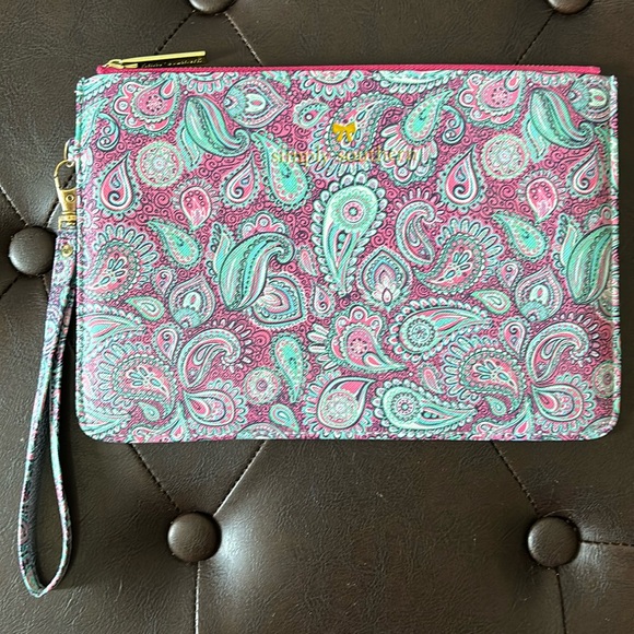 Simply Southern Handbags - NWOT! Simply Southern, Paisley pattern, Wristlet/Cosmetic/Travel bag.
